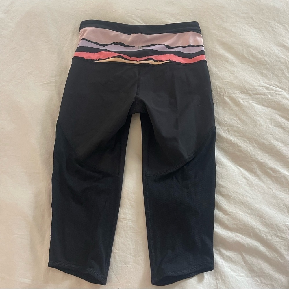 Lululemon Breezy Bleacher Stripe Iris Crop Legging - Picture 4 of 9